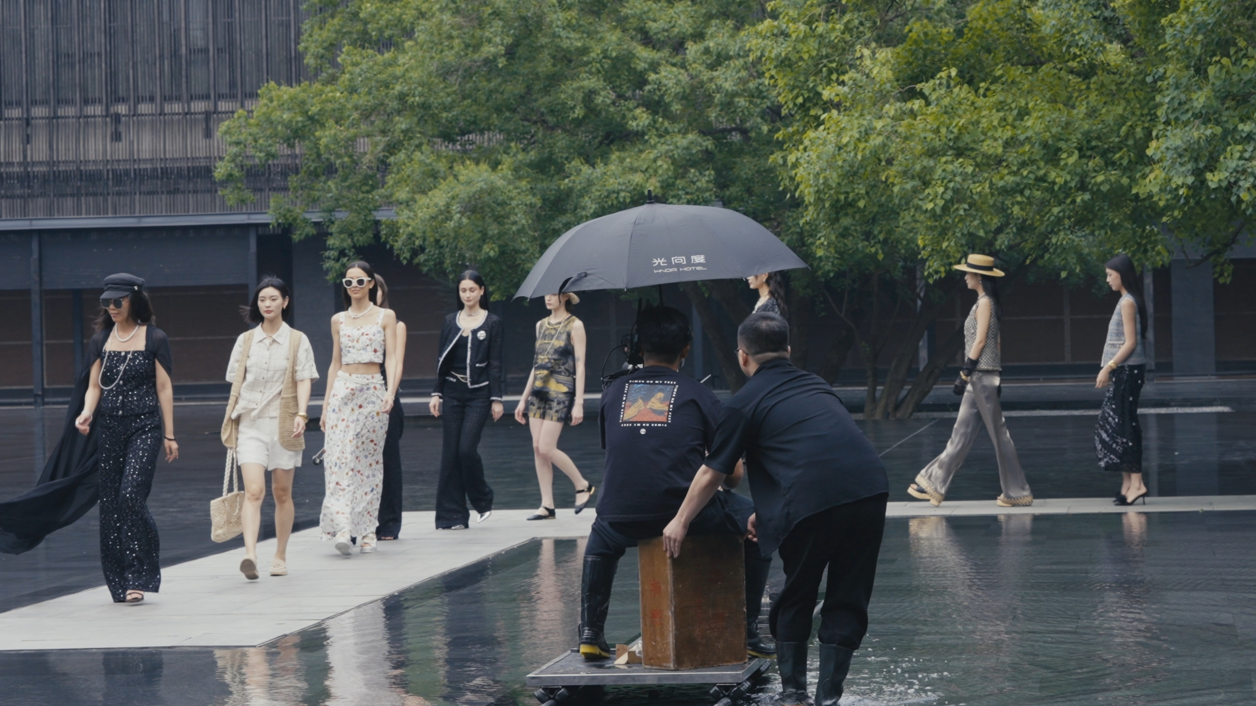 實景直播秀新突破：11臺FX3和FX6攝影機聯(lián)合打造電影感時裝直播秀插圖2