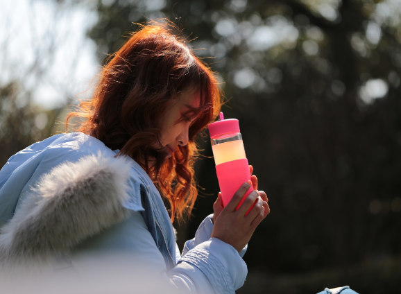 攝影技巧：人群較多的場所怎么拍出畫面干凈的人像？插圖1