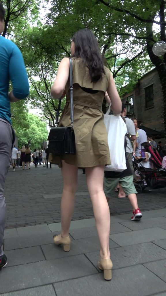 精選街拍攝影 No.004 軍綠色連衣裙高挑長(zhǎng)腿美女 [1V/0.97GB]插圖1