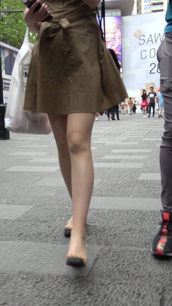 精選街拍攝影 No.004 軍綠色連衣裙高挑長(zhǎng)腿美女 [1V/0.97GB]插圖