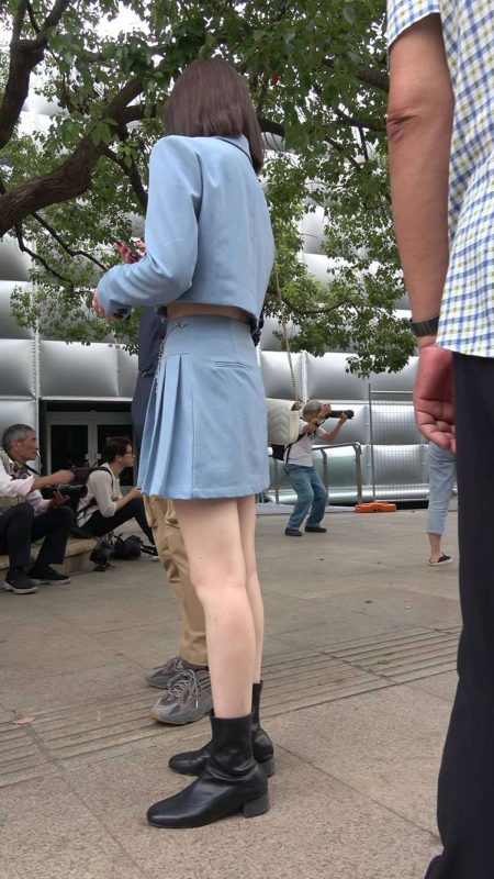 精選街拍攝影 No.006 藍(lán)色小短裙皮靴美眉 [1V/515MB]-無(wú)料攝影圈