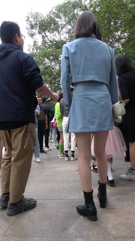 精選街拍攝影 No.006 藍(lán)色小短裙皮靴美眉 [1V/515MB]插圖