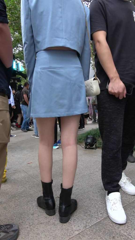 精選街拍攝影 No.006 藍(lán)色小短裙皮靴美眉 [1V/515MB]插圖1