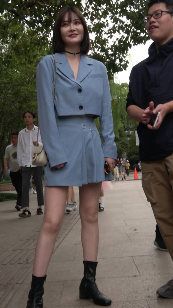 精選街拍攝影 No.006 藍(lán)色小短裙皮靴美眉 [1V/515MB]插圖5