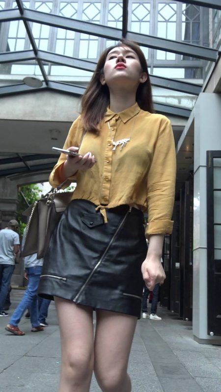 精選街拍攝影 No.008 皮短裙靚女小姐姐 [1V/1.21GB]-無料攝影圈