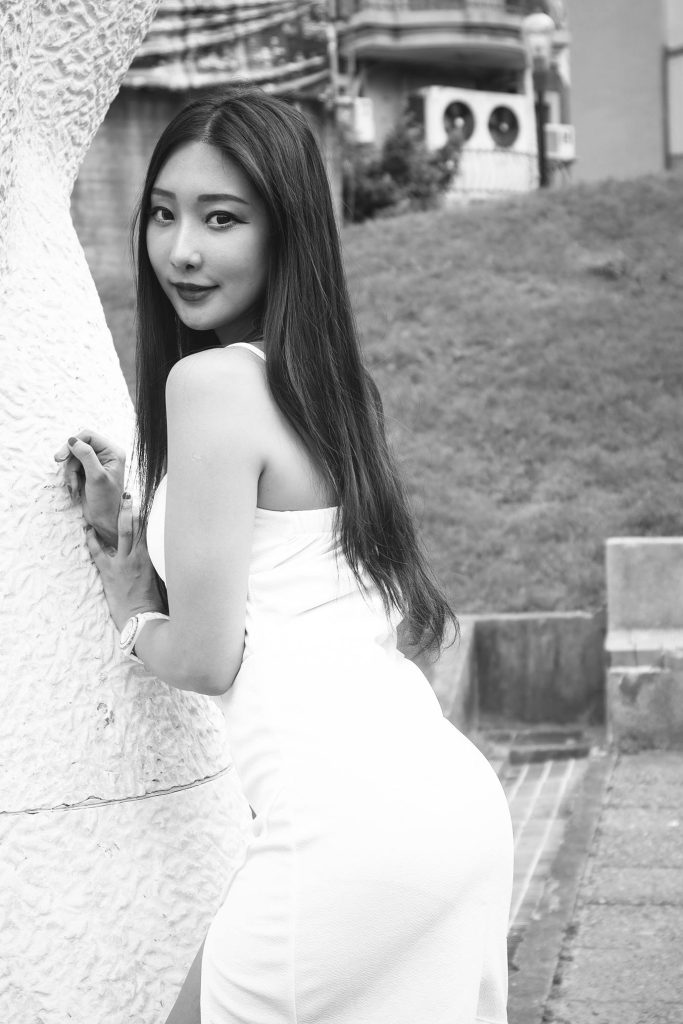 精選街拍攝影 No.023 白裙綠草 [34P/40MB]插圖