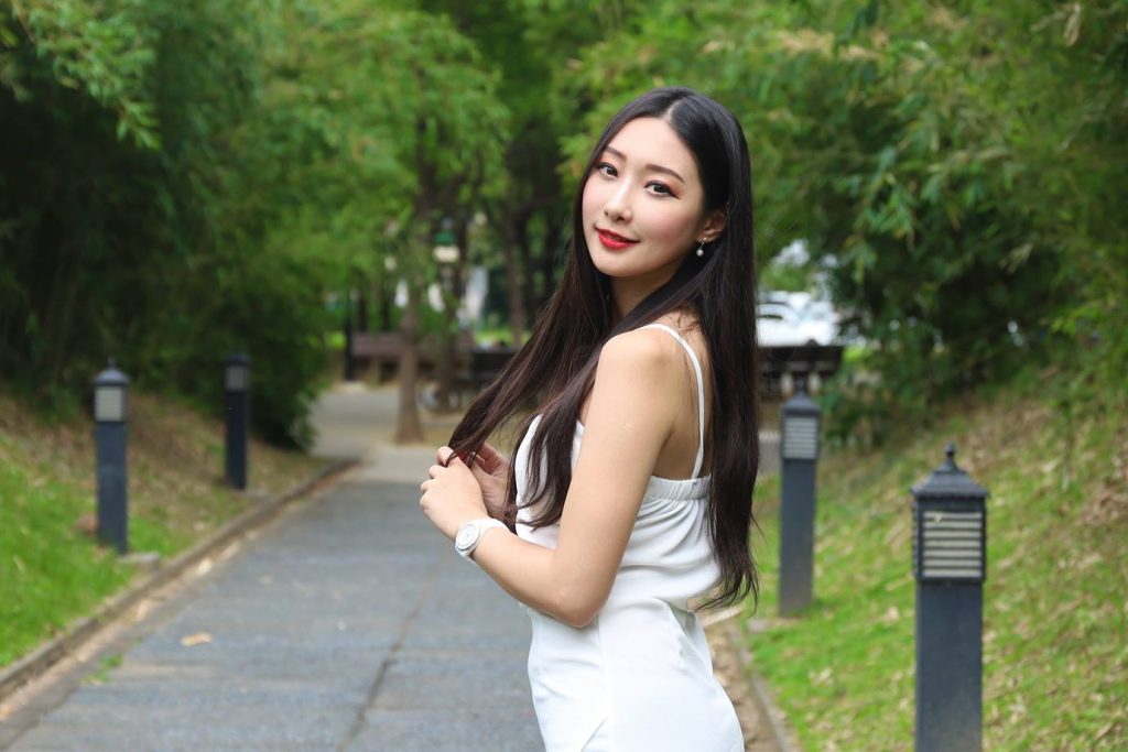 精選街拍攝影 No.023 白裙綠草 [34P/40MB]插圖3