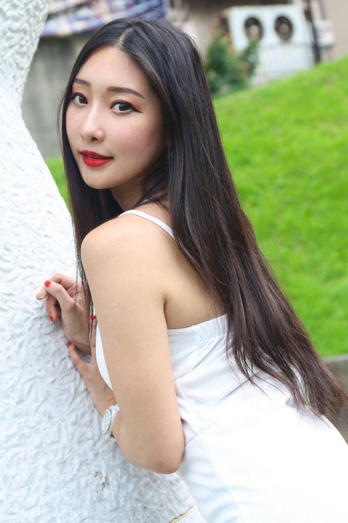 精選街拍攝影 No.023 白裙綠草 [34P/40MB]插圖1