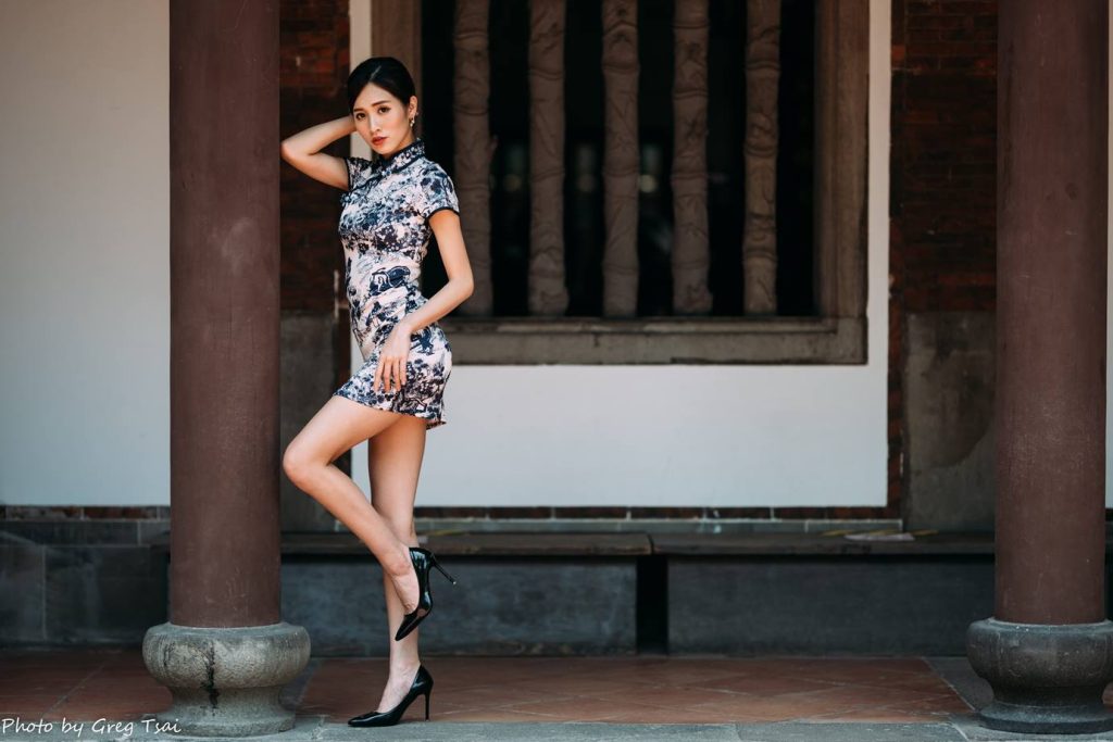 精選街拍攝影 No.044 張?bào)?短旗袍絲襪高跟美腿 [54P/81MB]插圖3