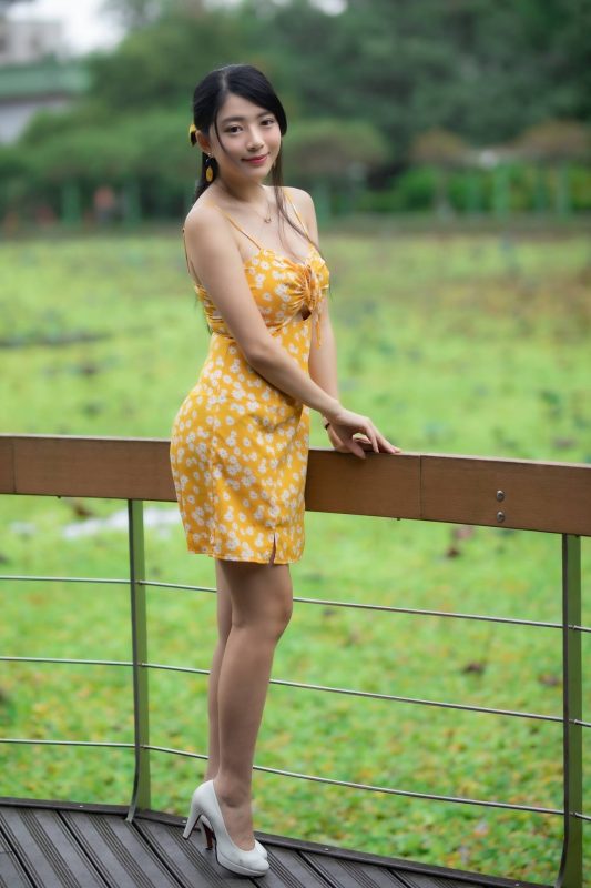 精選街拍攝影 No.063 湘芹 黃吊帶連衣裙高跟美腿 [22P/21MB]-無料攝影圈