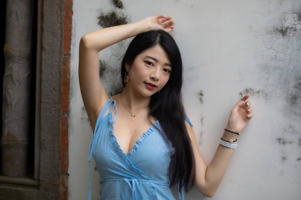 精選街拍攝影 No.064 湘芹 藍吊帶連衣裙涼高美腿 [26P/32MB]插圖2