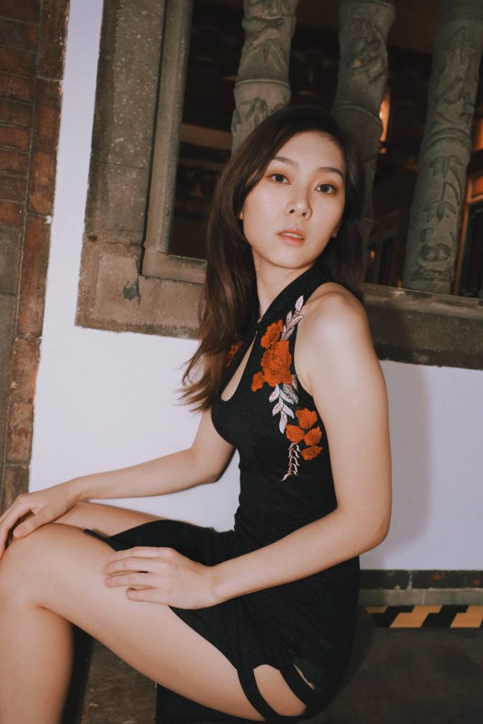 精選街拍攝影 No.067 文文熊 黑色旗袍絲襪高跟美腿 [54P/77MB]插圖3