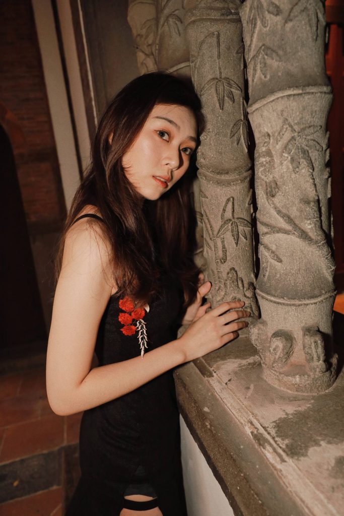 精選街拍攝影 No.067 文文熊 黑色旗袍絲襪高跟美腿 [54P/77MB]插圖2