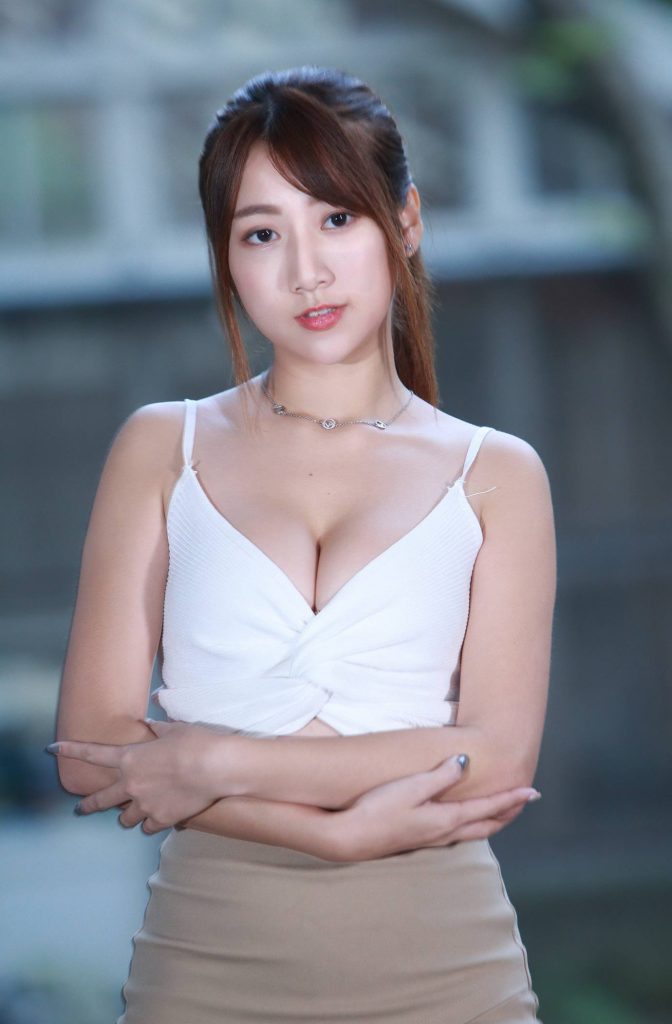 精選街拍攝影 No.073 張嘉庭 吊帶露肚短褲涼高美腿 [53P/49MB]插圖2