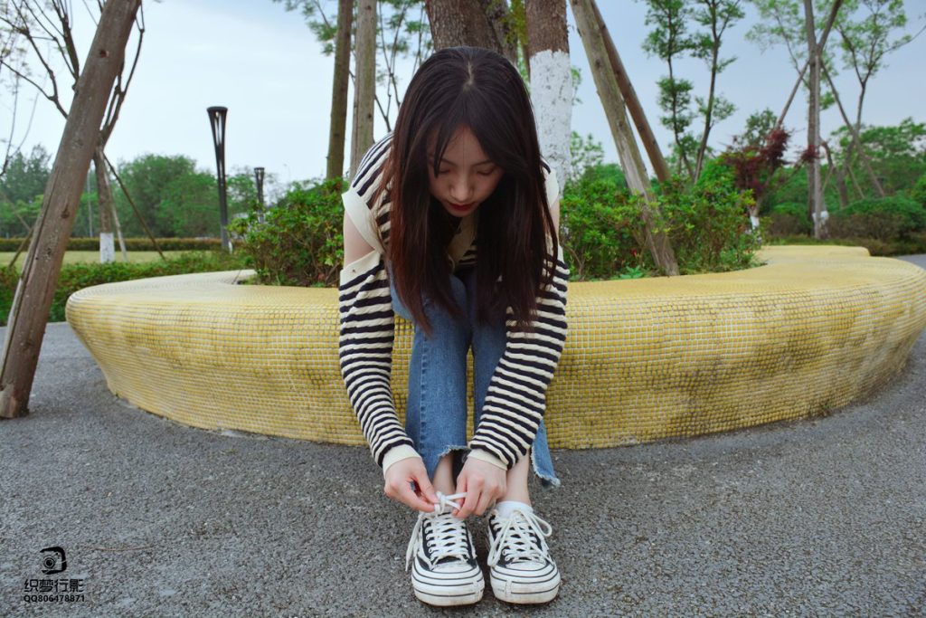 [織夢映像]NO.016 少女牛仔褲草地白襪[80P/1V/2.47GB]插圖1