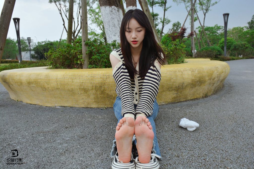 [織夢映像]NO.016 少女牛仔褲草地白襪[80P/1V/2.47GB]插圖2