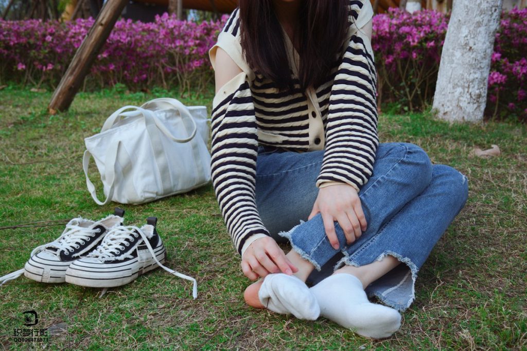 [織夢映像]NO.016 少女牛仔褲草地白襪[80P/1V/2.47GB]插圖3