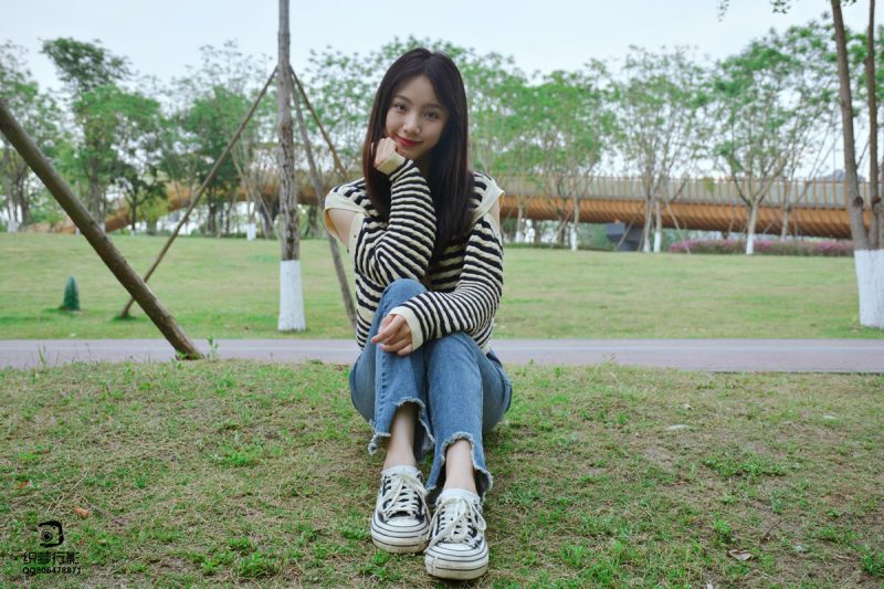 [織夢映像]NO.016 少女牛仔褲草地白襪[80P/1V/2.47GB]-無料攝影圈