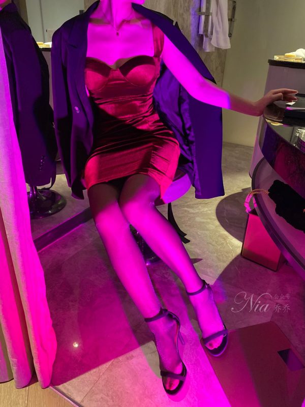 網(wǎng)紅Coser@安喬喬兒(Nia喬喬) 002 御姐的夜晚 [96P/1V/1.2G]-無(wú)料攝影圈