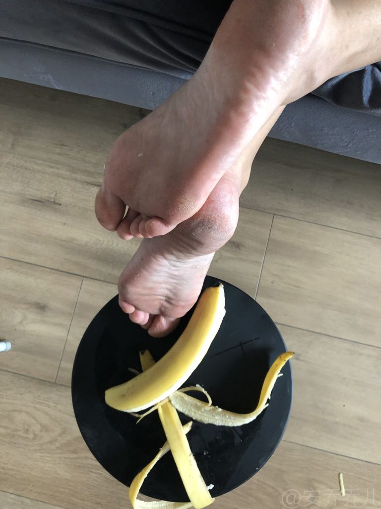 安喬喬兒(Nia喬喬) NO.009 踩香蕉[134P/558MB]插圖2