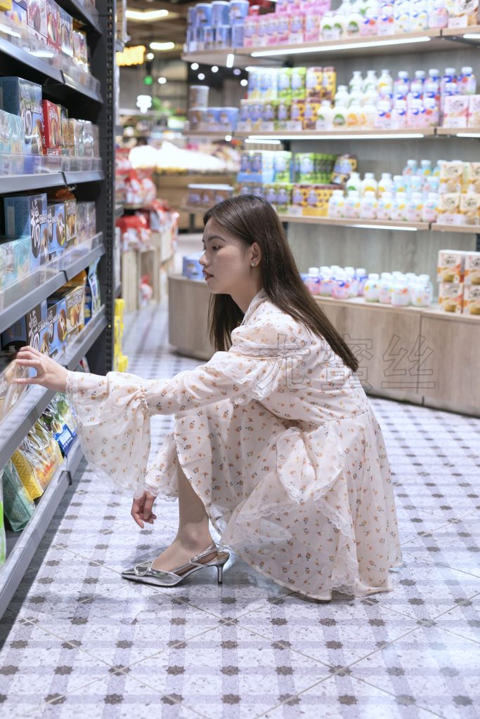 尤蜜絲攝影作品 NO.040 穿搭推廣展示圖集 超市里的黑絲與肉絲[59P/408MB]插圖3