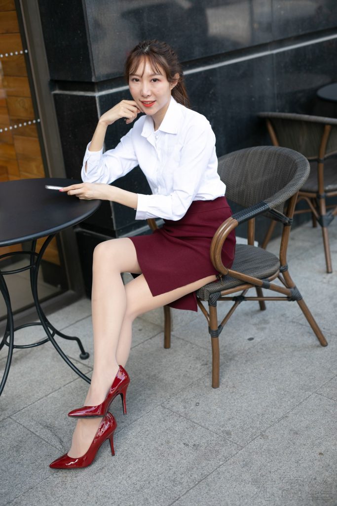 尤蜜絲攝影作品 NO.042 穿搭推廣展示圖集 白衣肉絲紅裙[46P/250MB]插圖