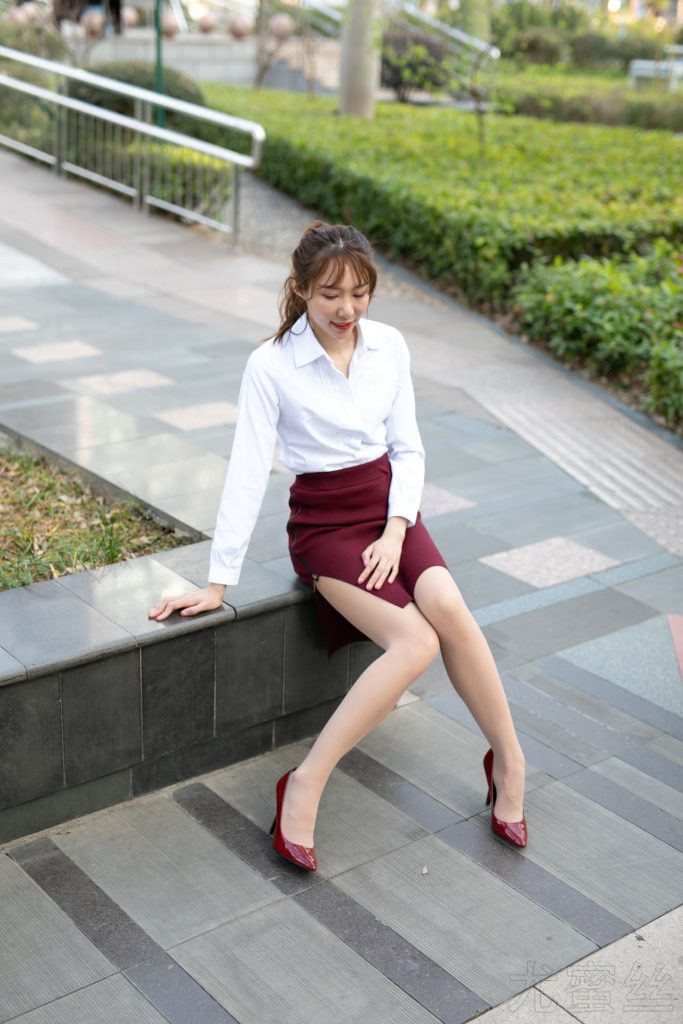 尤蜜絲攝影作品 NO.042 穿搭推廣展示圖集 白衣肉絲紅裙[46P/250MB]插圖3