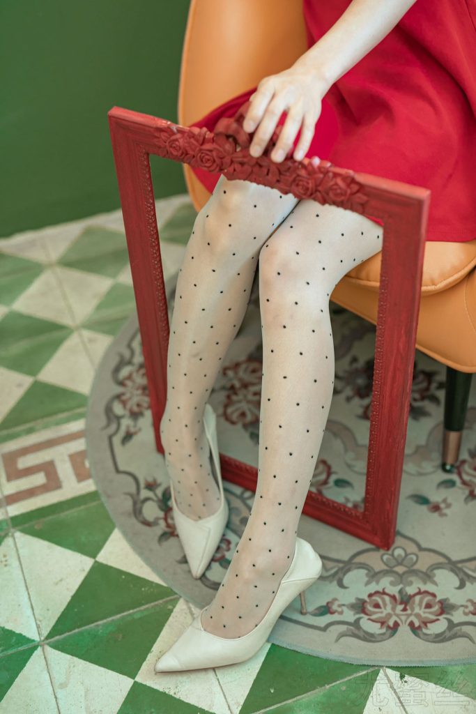 尤蜜絲攝影作品 NO.050 穿搭推廣展示圖集 餐桌相框與紅裙[48P/415MB]插圖3