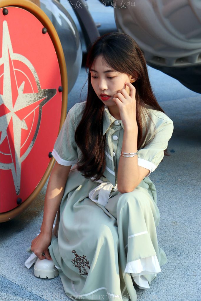 初夏女神 NO.002 雪糕 法式復古連衣裙搭36碼白皮鞋[102P/1V/6.32GB]插圖3