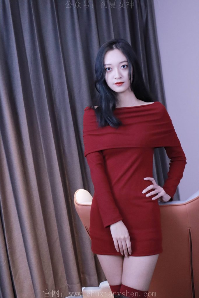 初夏女神 NO.006 依依 M碼酒紅連衣裙搭黑色長(zhǎng)靴[140P/1V/6.76GB]插圖3