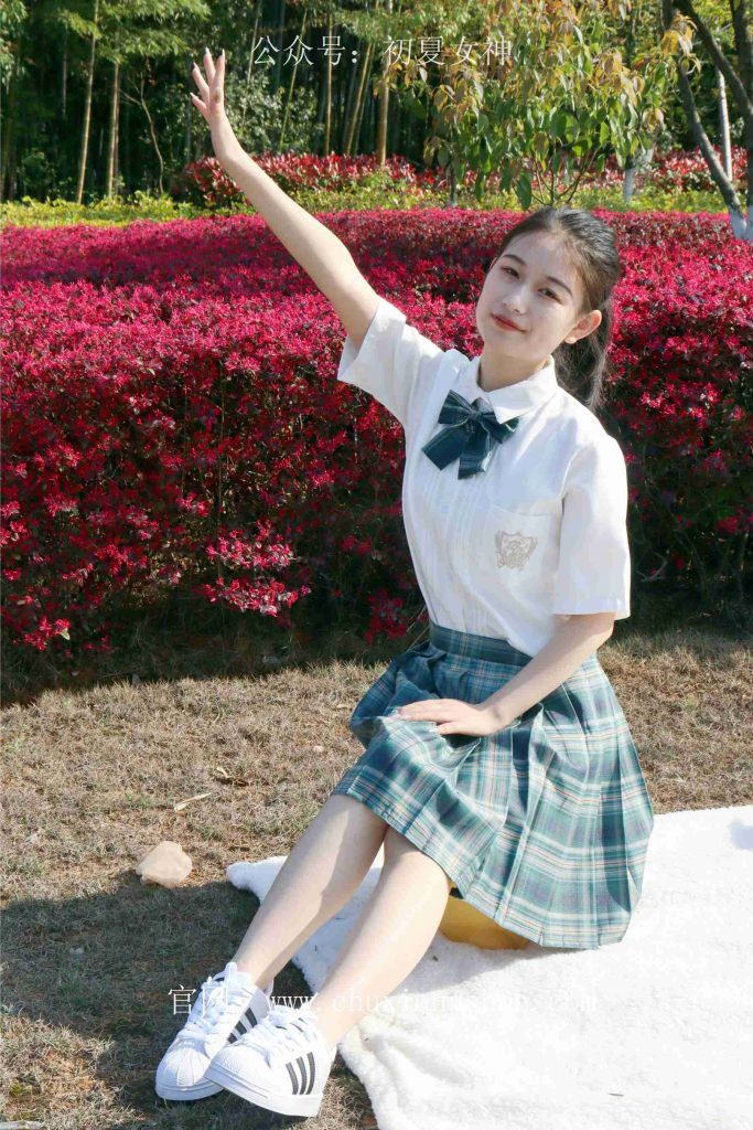 初夏女神 NO.019 念念 墨綠色JK搭配三葉草貝殼頭鞋期[155P/1V/4.84GB]插圖