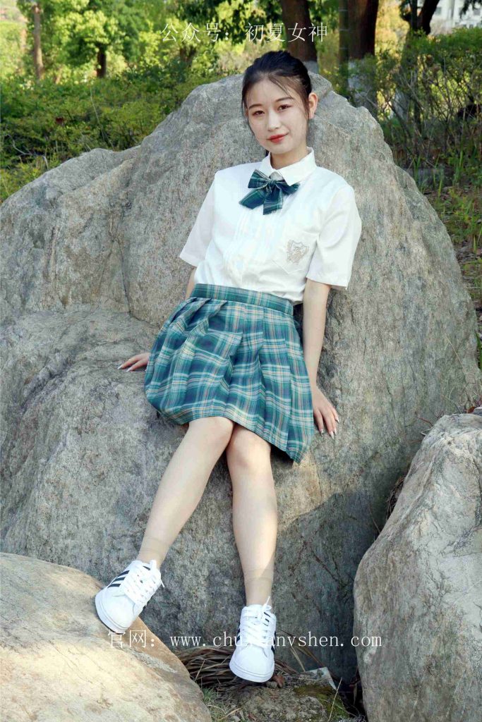 初夏女神 NO.019 念念 墨綠色JK搭配三葉草貝殼頭鞋期[155P/1V/4.84GB]插圖1