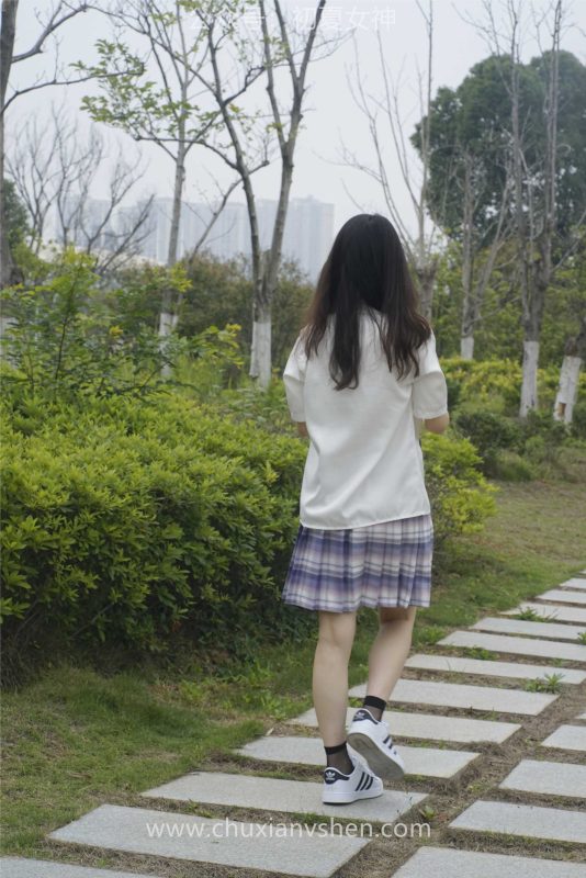 初夏女神 NO.025 十一 周末叢林 JK套搭配的襪子遭嫌棄[153P/1V/6.08GB]-無料攝影圈