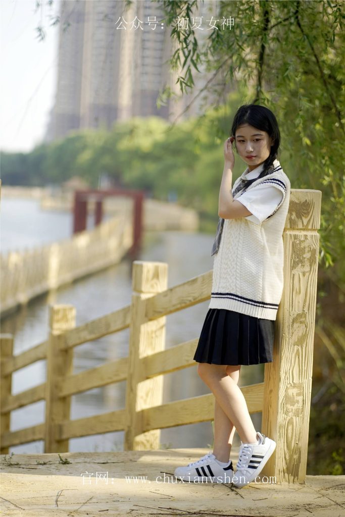 初夏女神 NO.039 念念 春秋JK套搭配三葉草貝殼頭鞋[115P/1V/4.92GB]插圖3