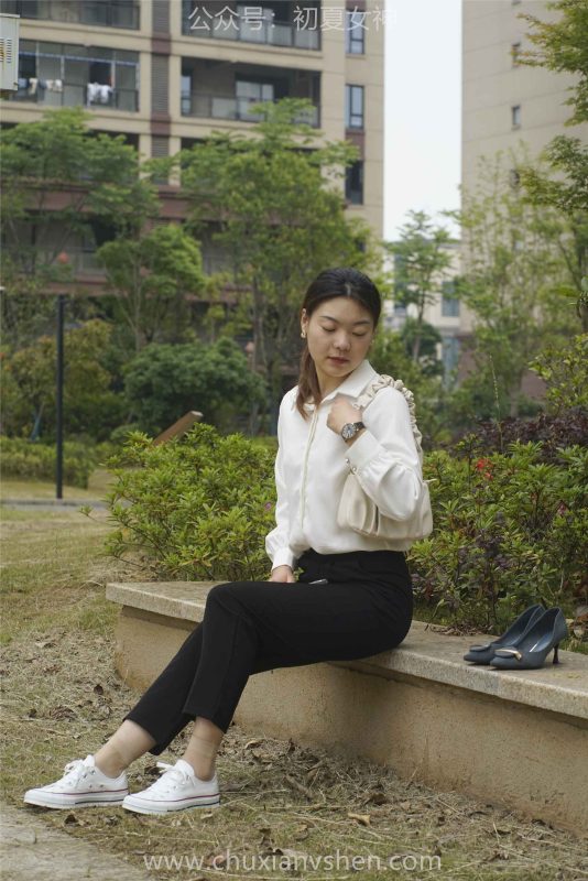 初夏女神 NO.042 小悅悅 職場小白[129P/1V/5.48GB]-無料攝影圈