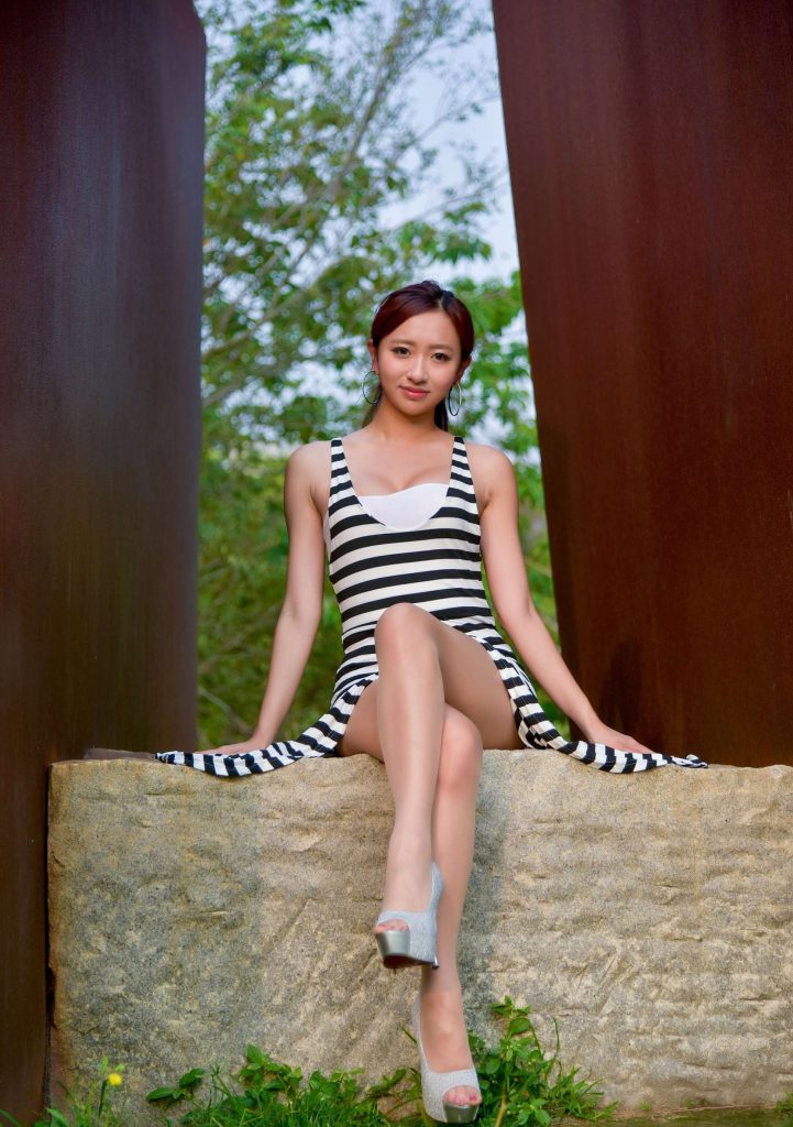 精選街拍攝影 No.103 Ming Ting 名婷 高衩吊帶長裙絲襪高跟美腿 [34P/130M]插圖1