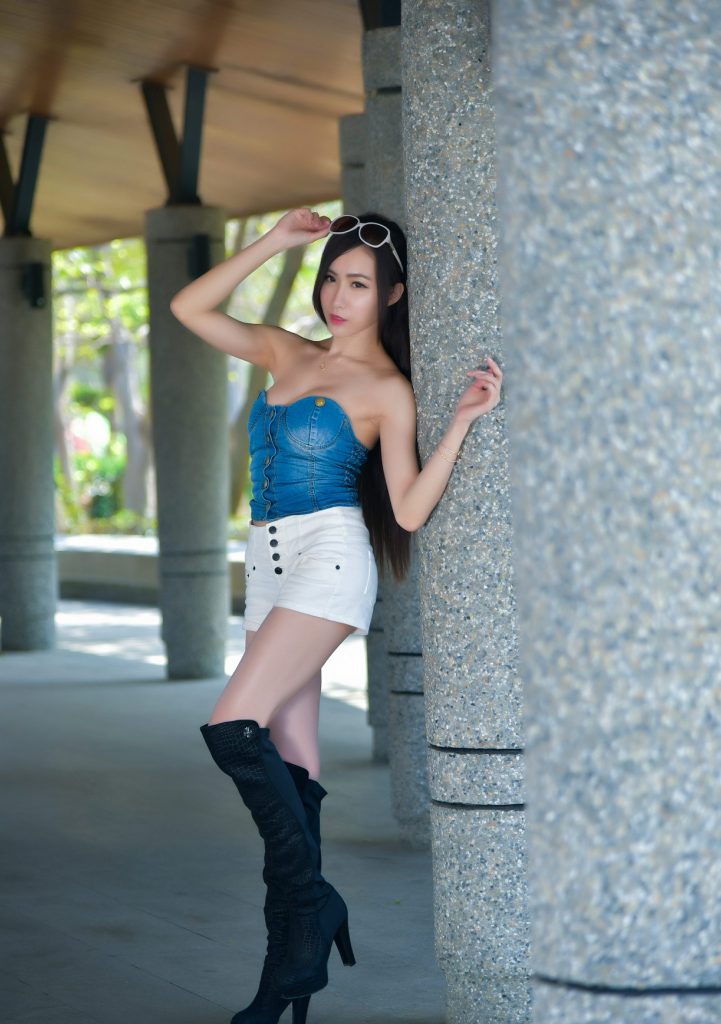 精選街拍攝影 No.105 Dora Shi 妍希 露肩短褲長(zhǎng)靴美腿 [73P/272M]插圖3