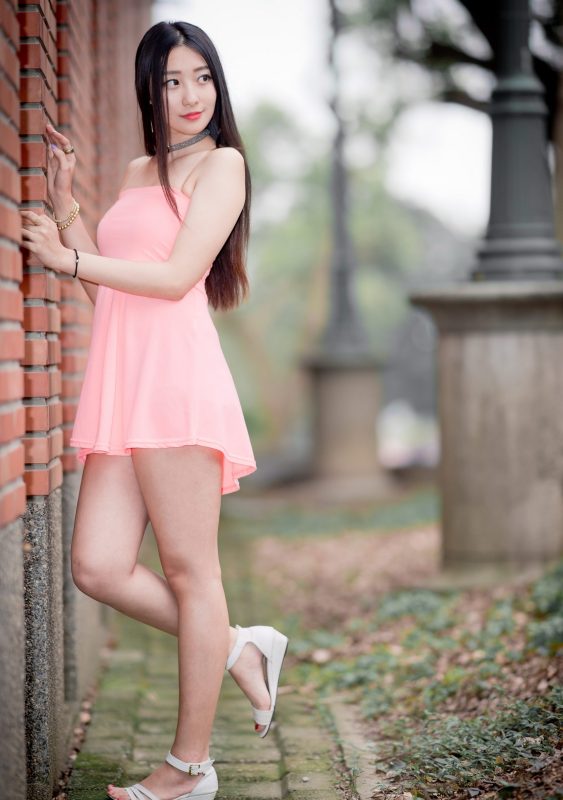 精選街拍攝影 No.107 吳采婕 吊帶連衣短裙高跟美腿 [32P/117M]-無料攝影圈