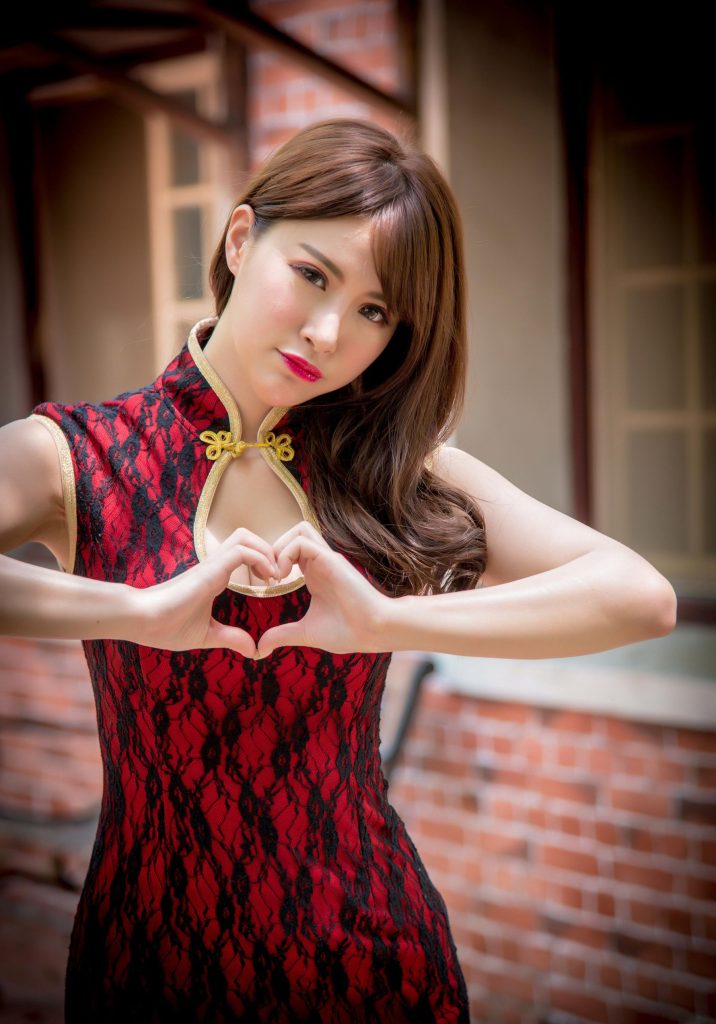 精選街拍攝影 No.108 Lillian 鄔育錡 紅花短旗袍高跟美腿 [109P/346M]插圖2