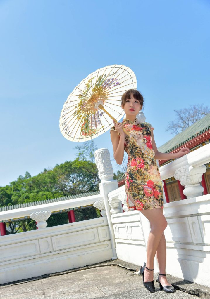 精選街拍攝影 No.111 繆婉瑜 紅花短旗袍高跟美腿 [40P/138M]插圖1