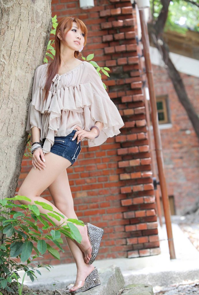 精選街拍攝影 No.128 小雯 露肩牛仔短褲涼高美腿 [80P/391M]插圖3