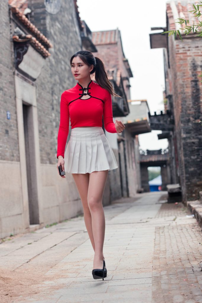 精選街拍攝影 No.174 紅衣白裙極品絲足美女春光鬧古村 1 [100P/71M]插圖