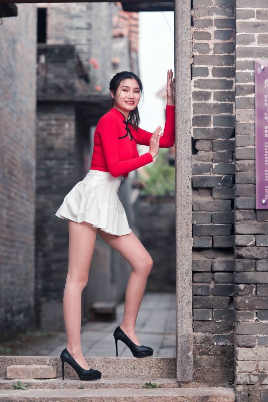 精選街拍攝影 No.175 紅衣白裙極品絲足美女春光鬧古村 2 [101P/82M]-無(wú)料攝影圈