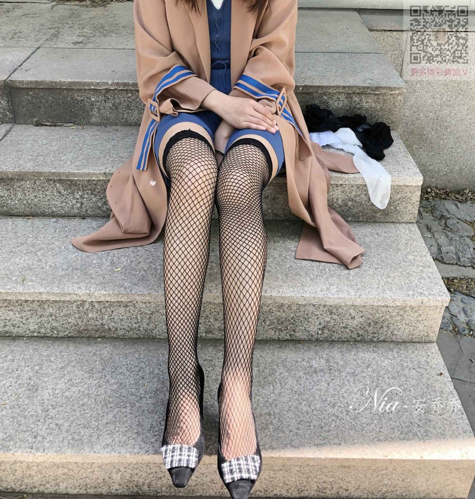 精選街拍攝影 No.185 Nia喬喬學姐外拍誘惑長筒黑絲襪 [35P/34M]插圖3