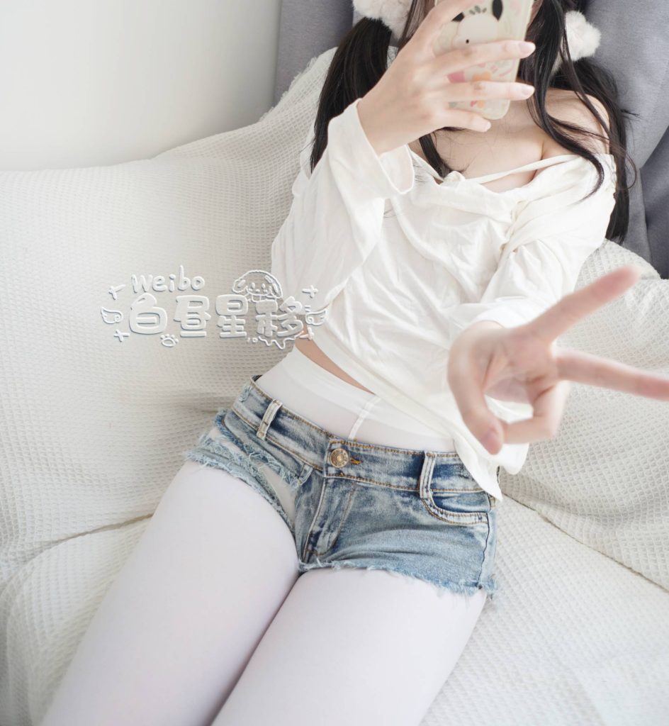 白晝星移 NO.001 – 居家牛仔熱褲白褲襪[26P/77MB]插圖1