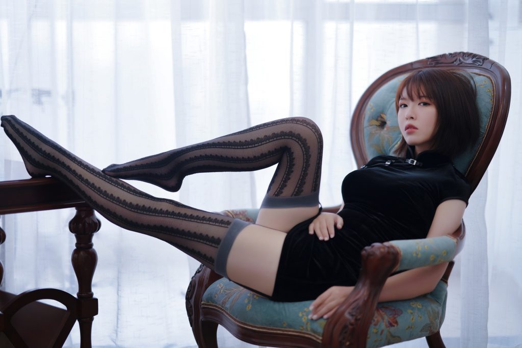 半半子 NO.012 – 吊帶黑絲襪[28P/1V/223MB]插圖3