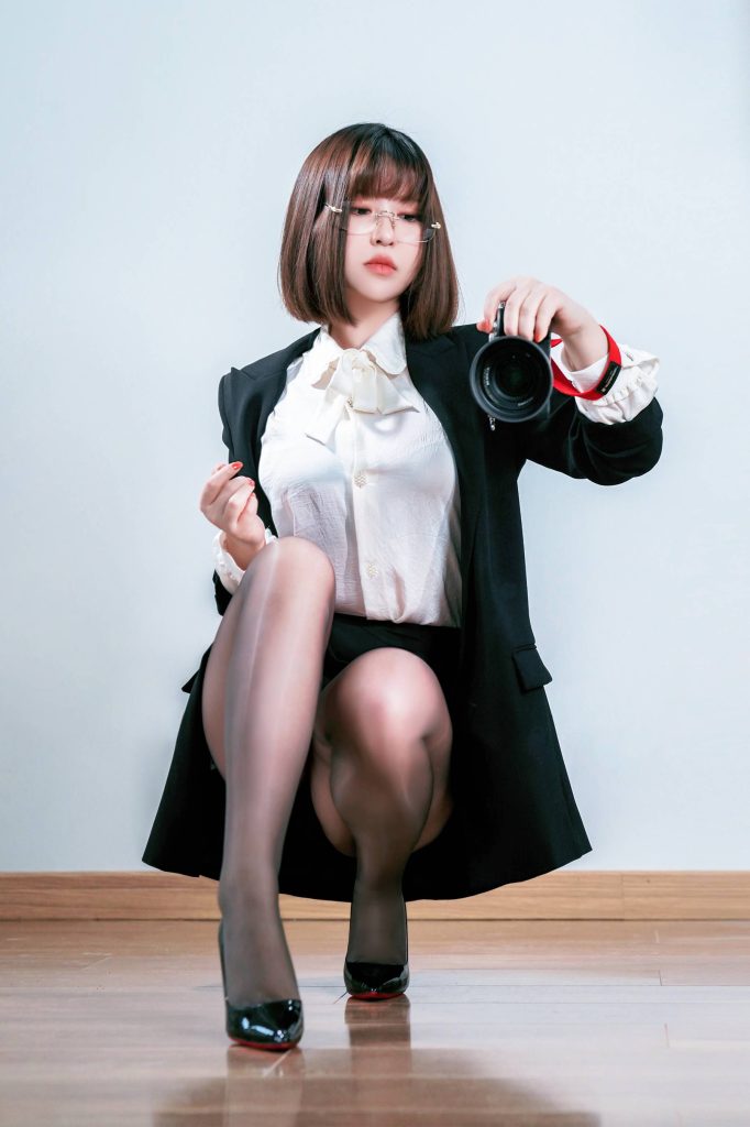 半半子 NO.053 – 黑絲OL[28P/2V/141MB]插圖3