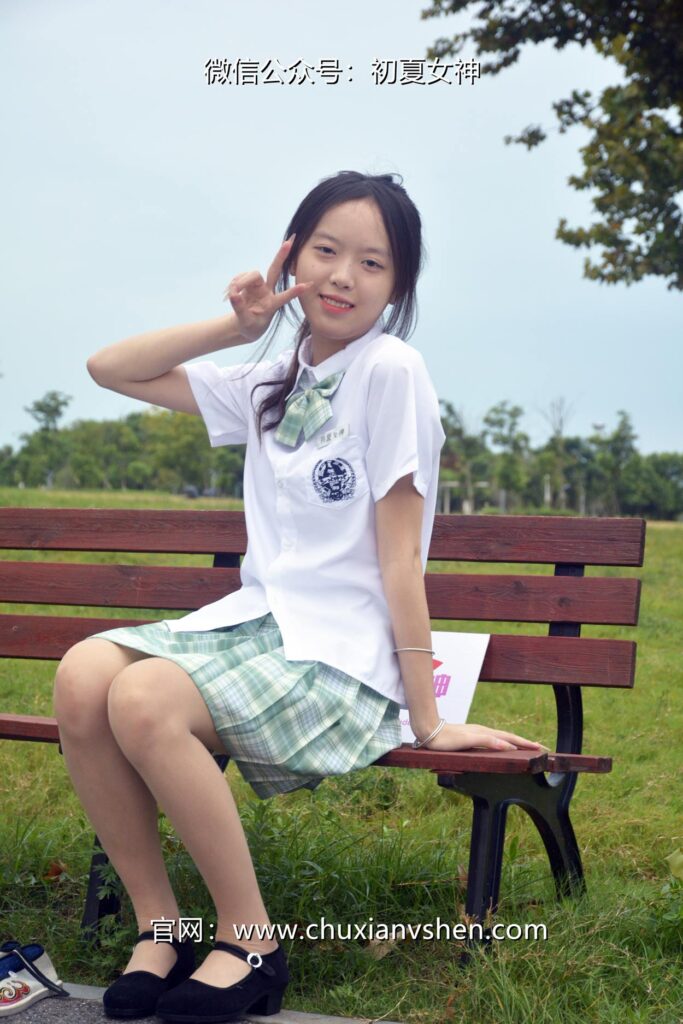 初夏女神 NO.074 情情 綠色JK套[72P/1V/5.02GB]插圖1