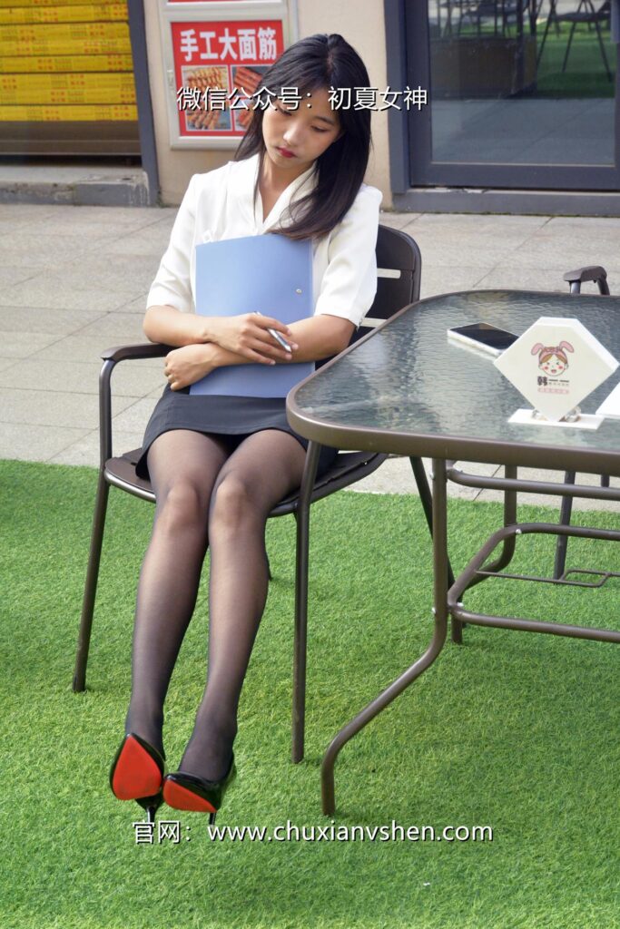 初夏女神 NO.085 點點 黑白正裝[140P/1V/5.48GB]插圖2