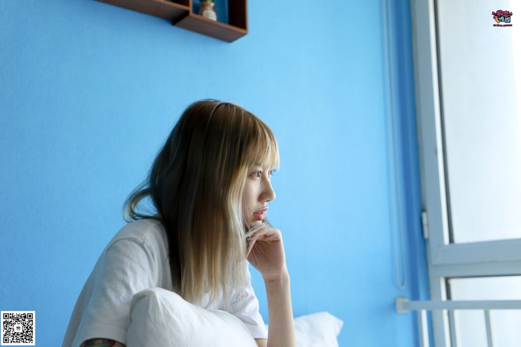 勿戀傳媒#No.002 酷酷的18歲黑絲少女 演繹黑絲與白長筒襪的碰撞 [176P/2.10GB]插圖